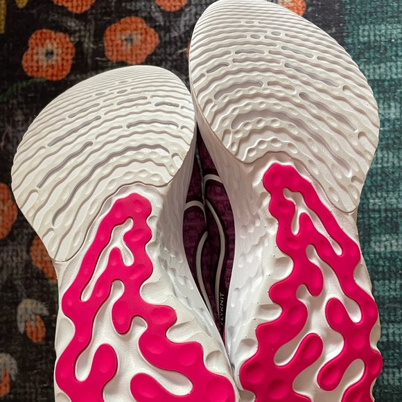 Women’s Nike React Flyknit - Picture 3 of 5